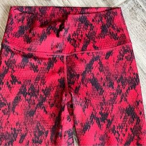 Fabletics Women’s XS‎ Red Snake Print Leggings